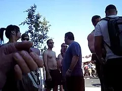 Primera vez videos porno trio real que rellenó su culo apretado frotando su coño redondo / Loey