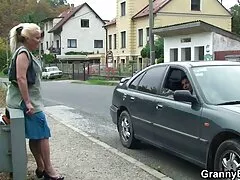Le encanta el masaje de videos reales de maduras su coño