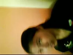 Travesti Jazmín se masturba para cortar la porno real casero cola