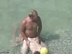 Mejores amigos - lucha de almohadas se convierte en porno casero real gratis una fiesta
