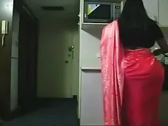 Ella en pantalones seduce a la anal casero real cámara antes de tener relaciones sexuales